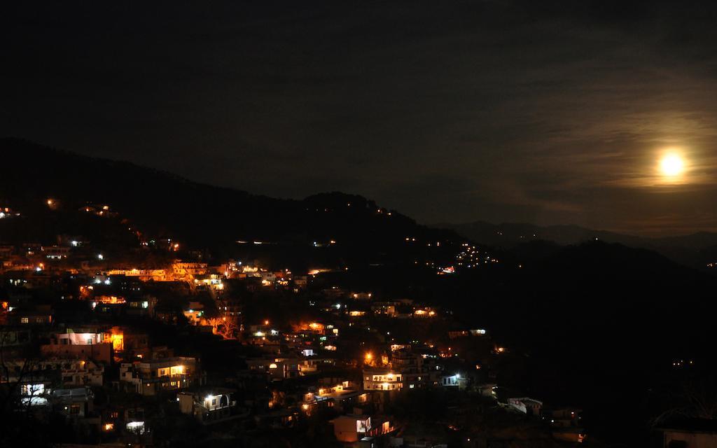 Hotel Sunita Almora Bagian luar foto