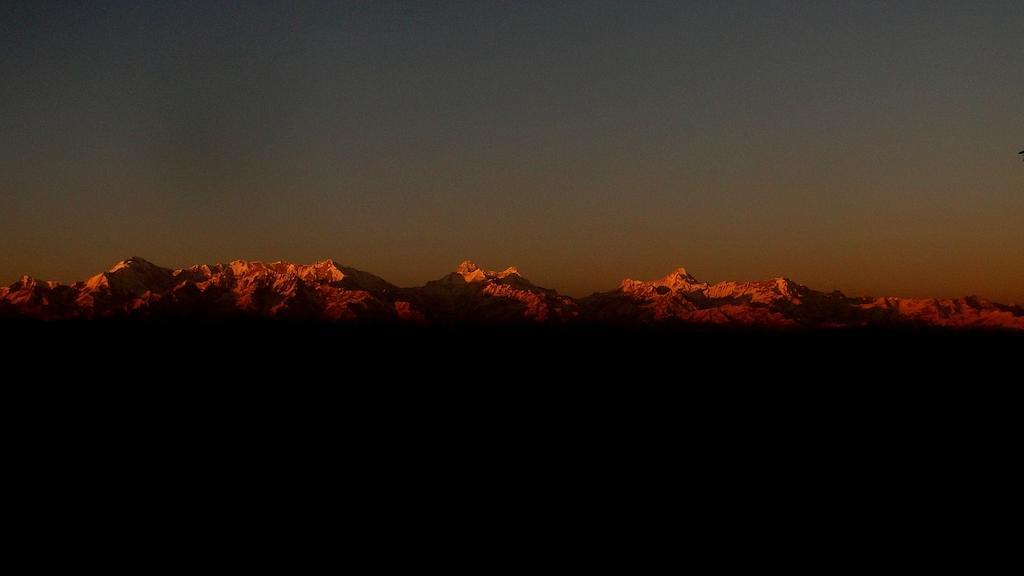 Hotel Sunita Almora Bagian luar foto